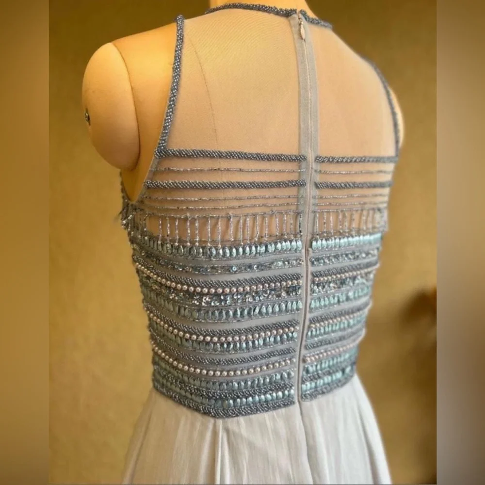 Gown - Picture 4 of 7